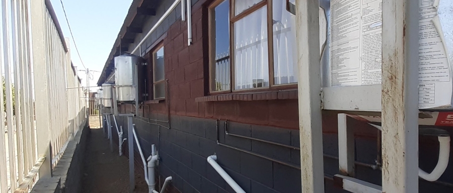5 Bedroom Property for Sale in Botshabelo Free State